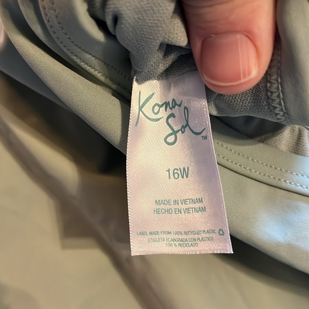 NWT-Kona Sol-16W--greenV-neck, cheeky, adjustable straps, one piece swimsuit. - Picture 6 of 12